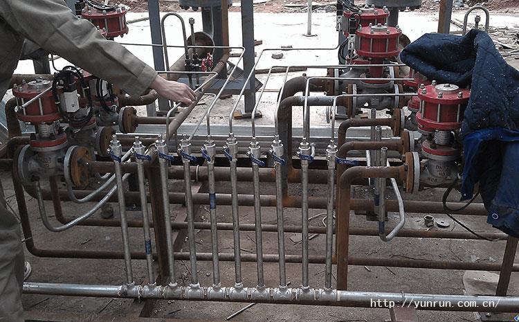 儀表停車時(shí)儀表工在檢查儀表