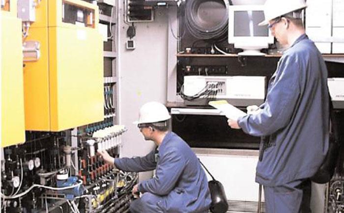 儀表工在現場進行儀表維修-http://www.fg316.com/tech/1194.html