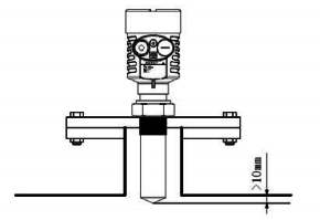被測(cè)罐體中，變送器安裝連接短接過長，雷達(dá)液位計(jì)天線未出安裝短接