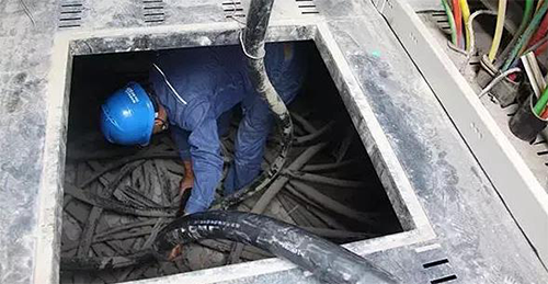 電纜進入溝內或吊架時的預留長度