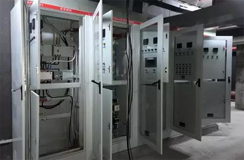高壓開關柜及低壓配電盤、箱，考慮盤下進出線2m